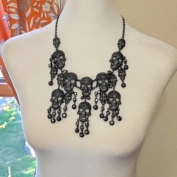 Skull Statement Necklace - Picture 1 of 4